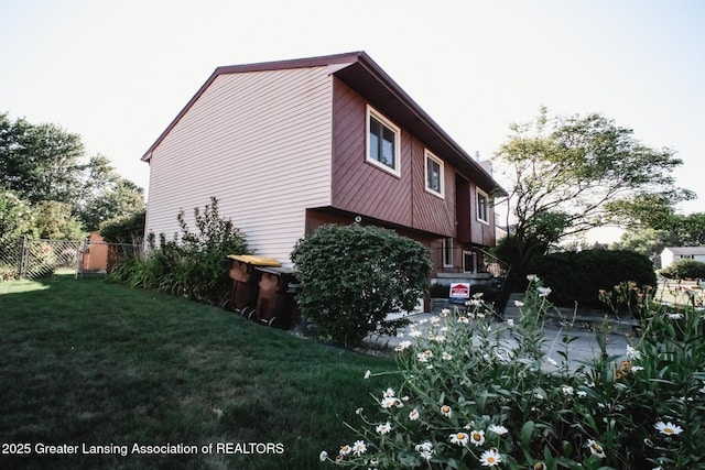916 Westover Cir, Lansing, MI 48917 - photo 2