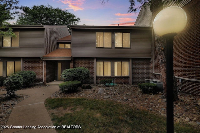 1042 Grenoble Ln Unit B, Lansing, MI 48917 - photo 2