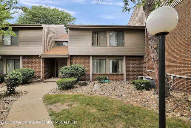 1042 Grenoble Ln Unit B, Lansing, MI 48917 - photo 1