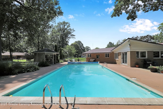 345 Ardelean Dr, Owosso, MI 48867 - photo 2