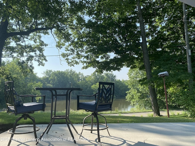 2031 Cumberland Rd, Lansing, MI 48906 - photo 2