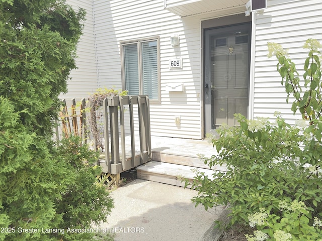 609 Bainbridge Dr, East Lansing, MI 48823 - photo 1