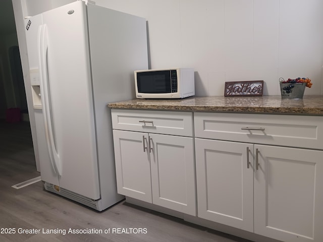 1229 Eaton Ct, Lansing, MI 48910 - photo 7
