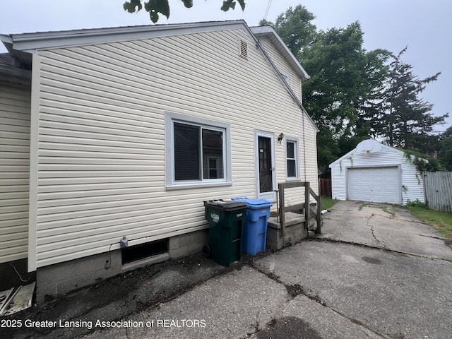 2118 Roberts Ln, Lansing, MI 48910 - photo 3