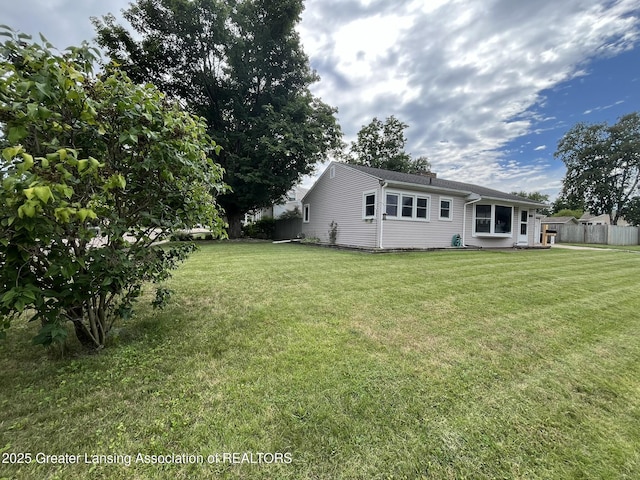 1062 W Colonial Park Dr, Grand Ledge, MI 48837 - photo 3