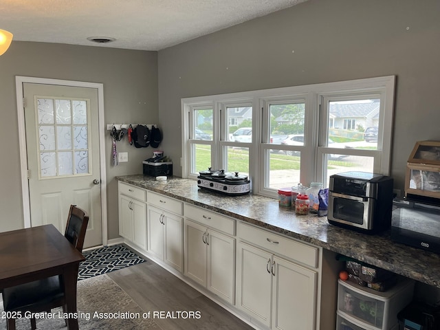 1062 W Colonial Park Dr, Grand Ledge, MI 48837 - photo 9