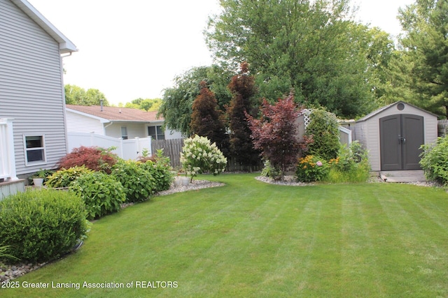106 W Oak St, Saint Johns, MI 48879 - photo 3