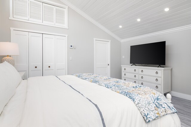 bedroom featuring recessed lighting, ornamental molding, lofted ceiling, and a closet