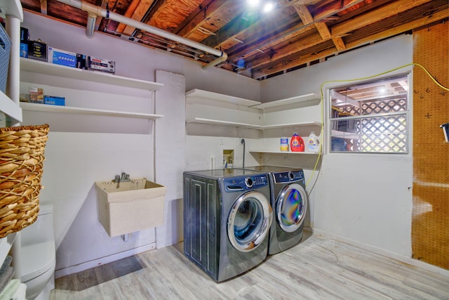 17126 Wahoo Ln, Sugarloaf, FL 33042 - laundry area featuring washer and dryer, wood finished floors, and a sink