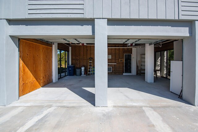 garage with freestanding refrigerator