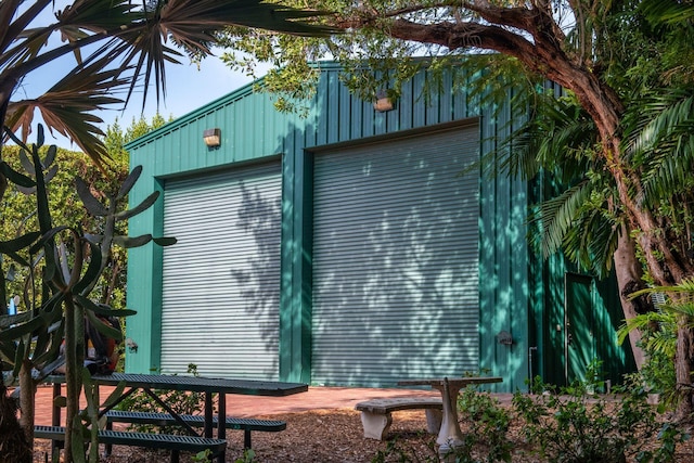 view of outdoor structure featuring an outdoor structure