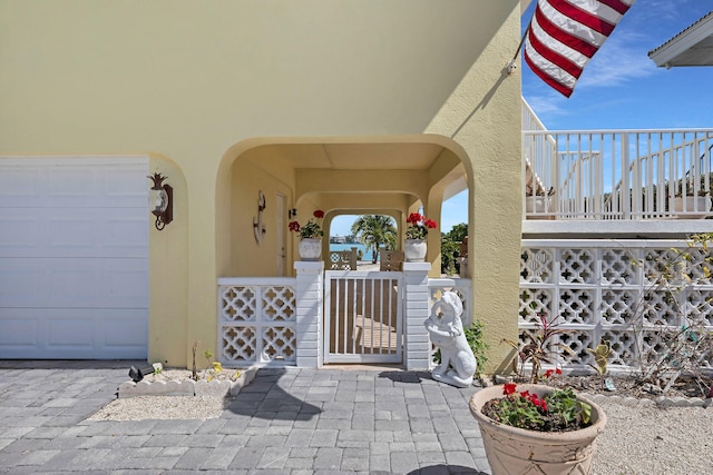 view of exterior entry featuring stucco siding