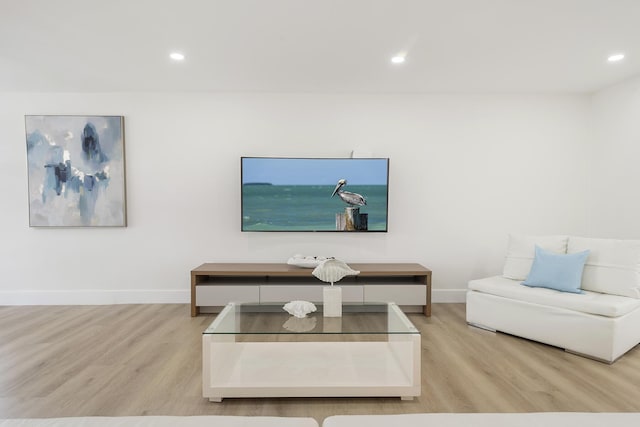 living room with recessed lighting, light wood-type flooring, and baseboards