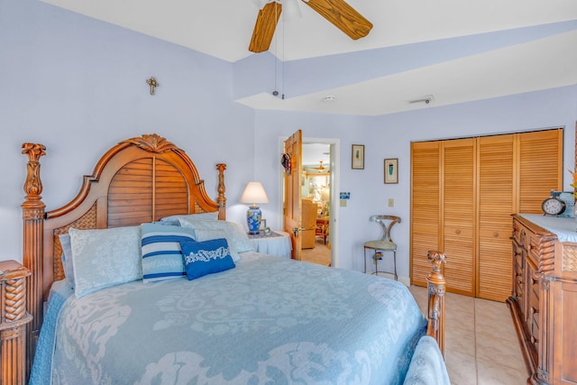 bedroom with ceiling fan, visible vents, light tile patterned floors, and a closet