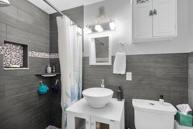 31034 Hollerich Dr, Big Pine, FL 33043 - bathroom featuring tiled shower, vanity, and tile walls