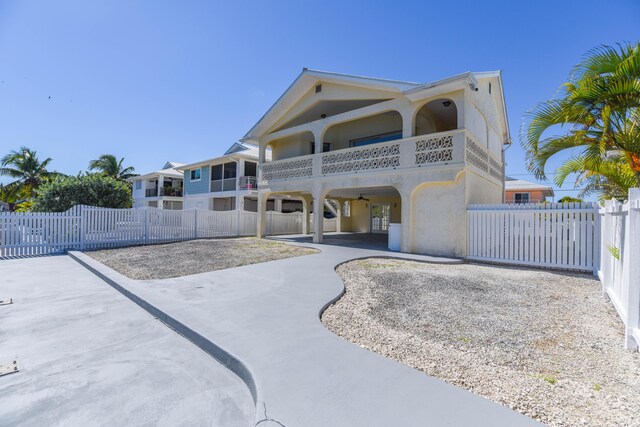 view of front of property with a fenced front yard, a balcony, and stucco siding