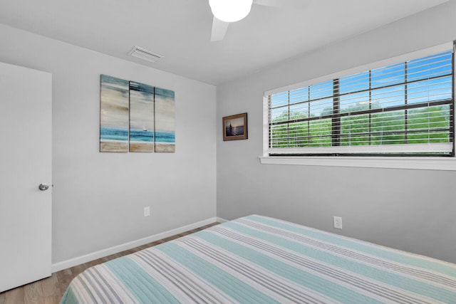 bedroom featuring visible vents, ceiling fan, light wood-style flooring, and baseboards