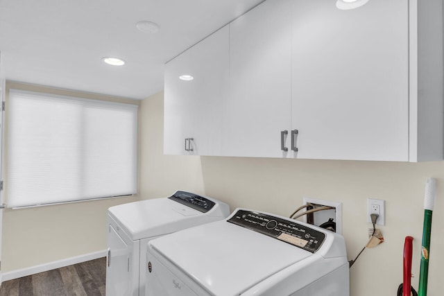 laundry room with recessed lighting, cabinet space, dark wood-type flooring, independent washer and dryer, and baseboards