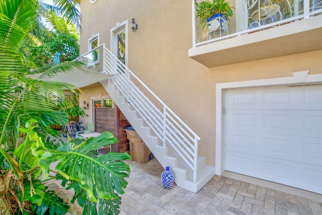 entrance to property with stucco siding