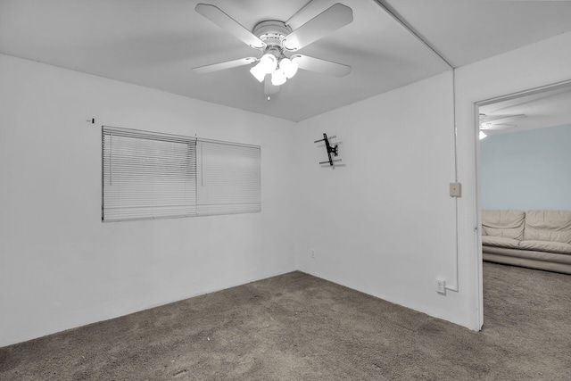 carpeted empty room with a ceiling fan