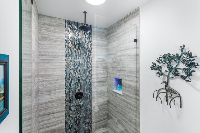 full bath featuring a tile shower