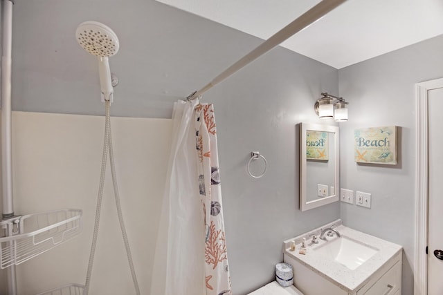 bathroom featuring a shower with curtain and vanity