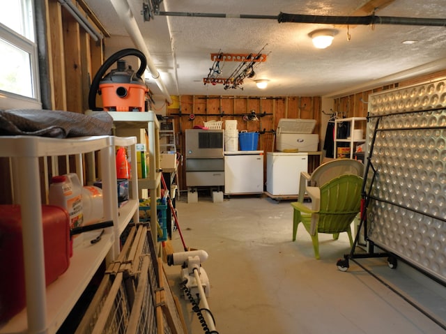 1590 Dolphin Dr, Marathon, FL 33050 - garage featuring freestanding refrigerator, fridge, and washer / dryer