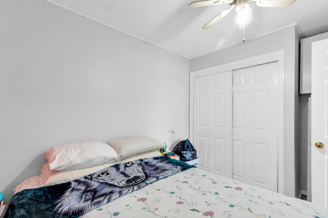 bedroom featuring a ceiling fan and a closet