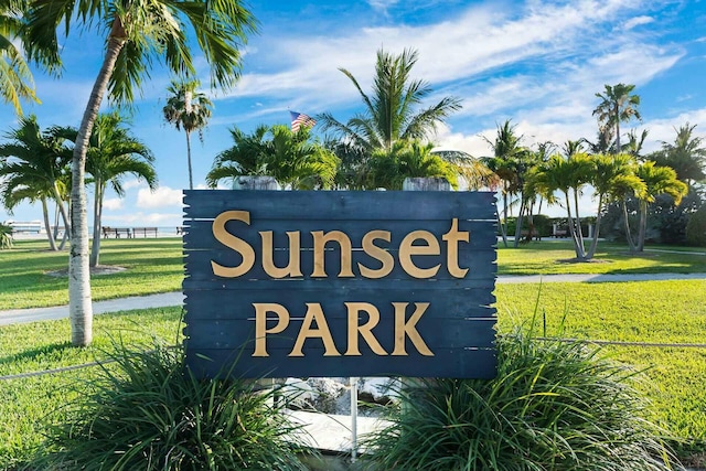 community sign featuring a lawn