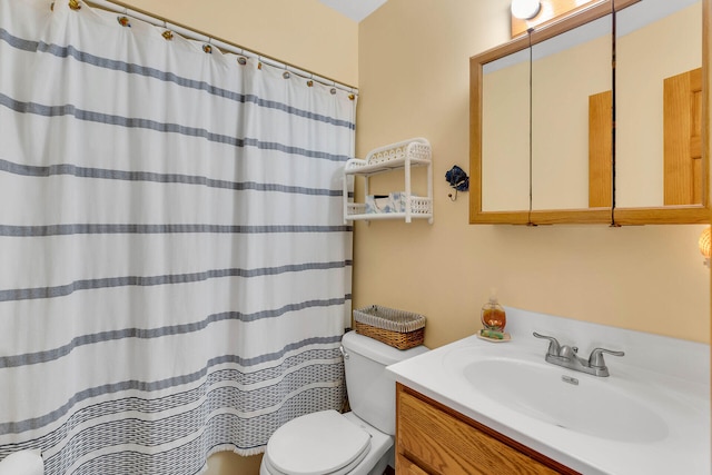 full bath with vanity, curtained shower, and toilet