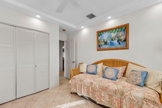 bedroom featuring a ceiling fan, visible vents, a closet, and recessed lighting