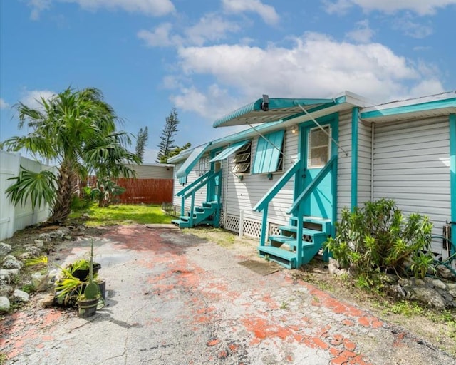 Listing photo 2 for 1415 Ocean Ter, Marathon FL 33050