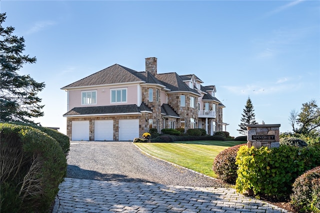 view of front facade featuring a garage and a front yard