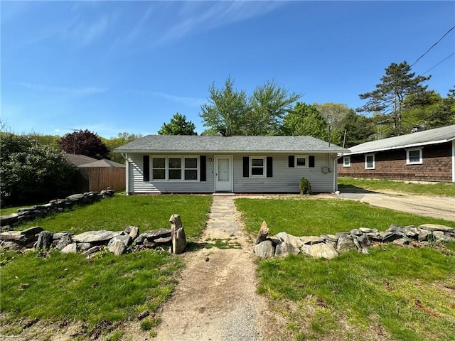 single story home featuring a front lawn