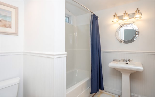 bathroom with toilet and shower / bath combo with shower curtain