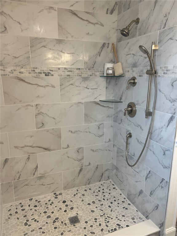 bathroom featuring tiled shower