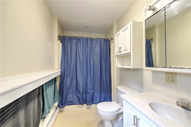 bathroom with toilet, a shower with shower curtain, and vanity