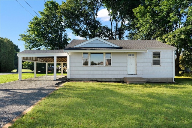 view of front of house featuring a front lawn and a carport