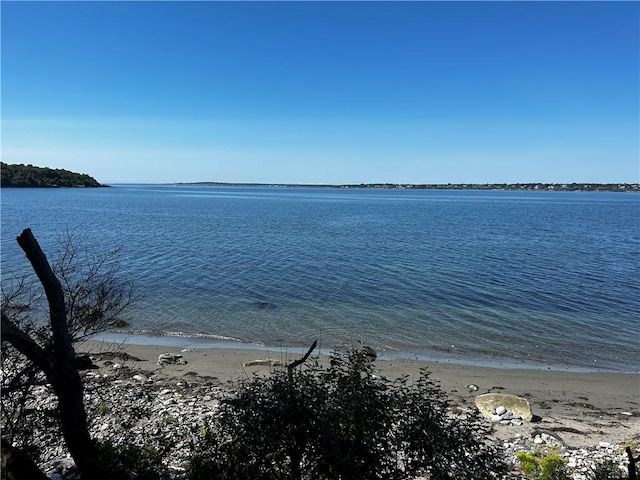 Listing photo 2 for 424 Beavertail Rd, Jamestown RI 02835