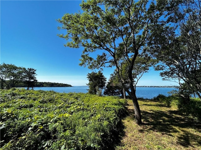 Listing photo 3 for 424 Beavertail Rd, Jamestown RI 02835