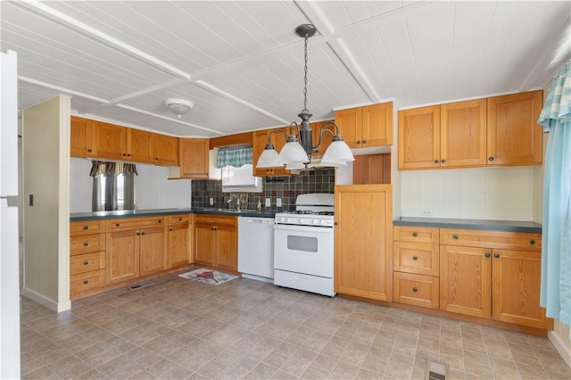 kitchen featuring visible vents, hanging light fixtures, an inviting chandelier, a sink, and white appliances