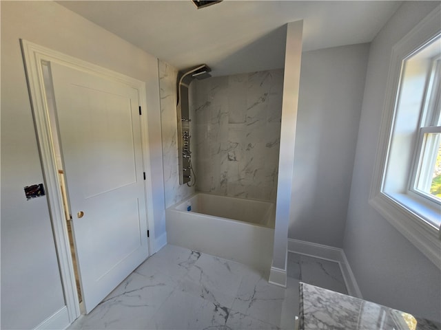 bathroom featuring tiled shower / bath