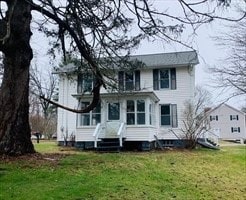 view of front of house with a front lawn