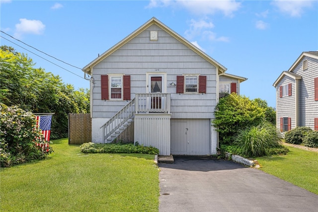 view of front of home with a front lawn