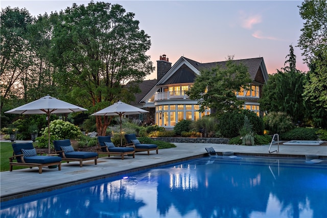 view of pool at dusk