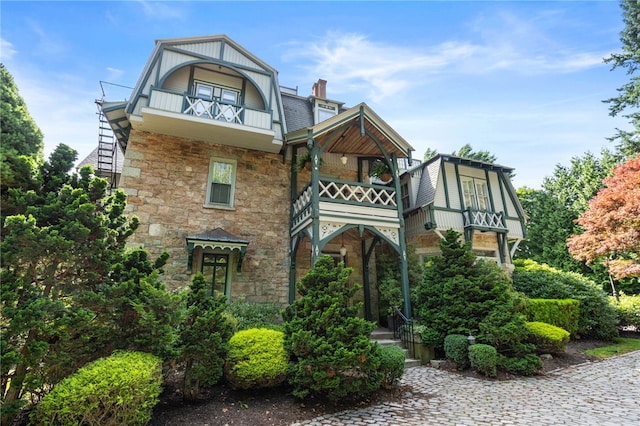 exterior space featuring a balcony