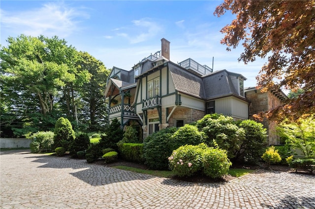 view of side of property featuring a balcony