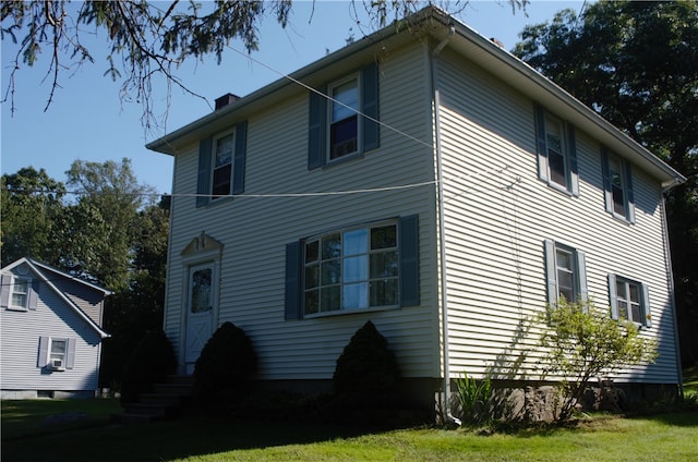 view of front of house with a front yard