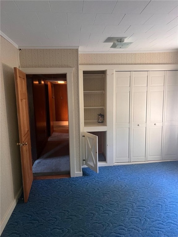 interior space featuring carpet and ornamental molding