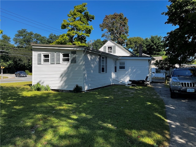 exterior space featuring a front yard